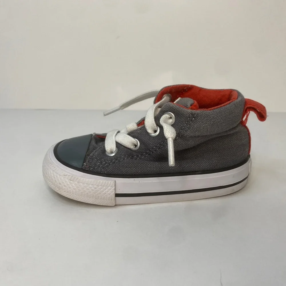 Converse All Star Chuck Taylor Toddler Shoes Unisex. Size 5. Excellent Condition